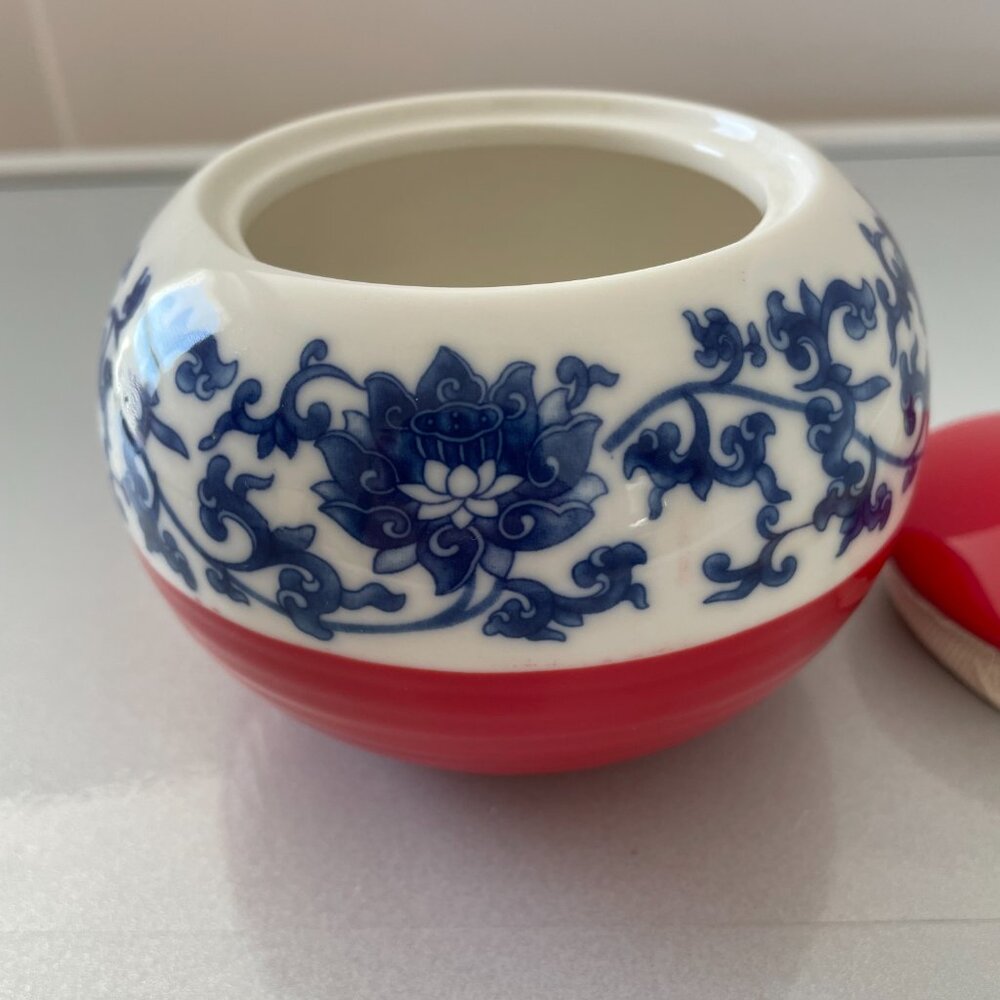 Ceramic Chinese Tea Caddy/Urn Red Whit and Blue Lotus Flower Design - Picture 7 of 8